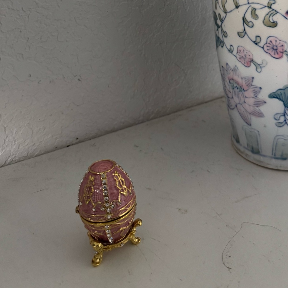 Elegant Pink and Gold Decorative Faberge Egg